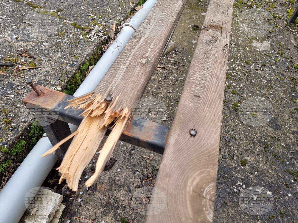 Перник - лятно кино - вандалска проява