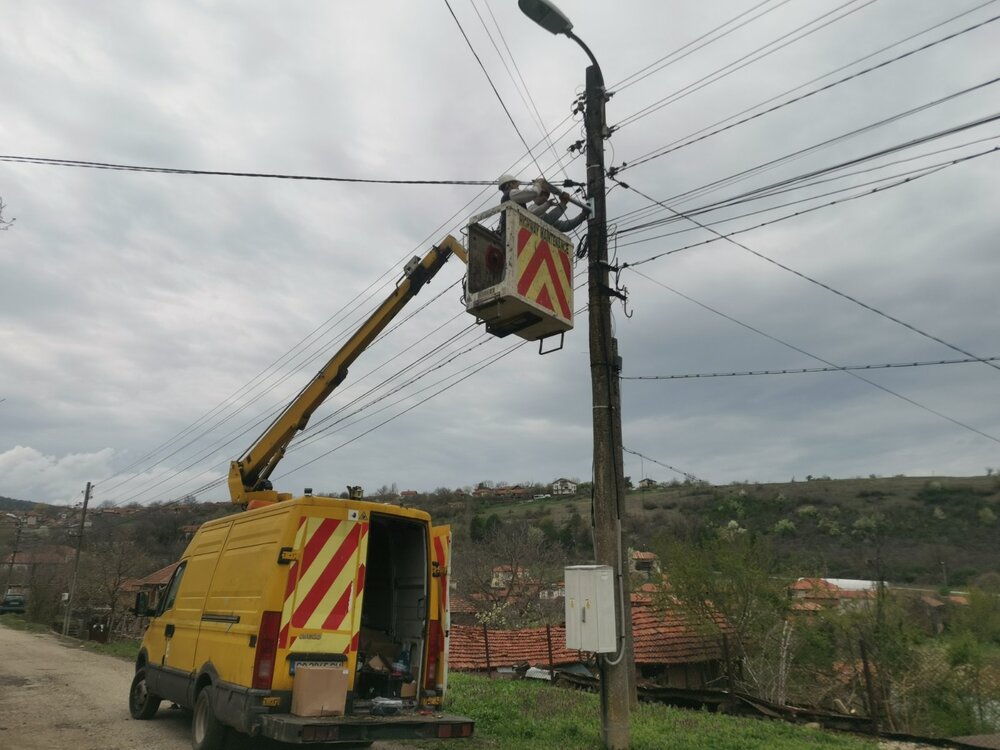 Продължава подмяната на уличното осветление в 22 села на територията на Община Ловеч