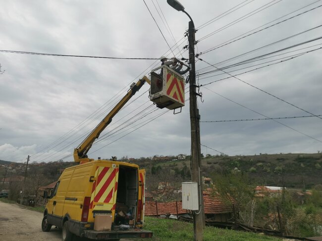Продължава подмяната на уличното осветление в 22 села на територията на Община Ловеч