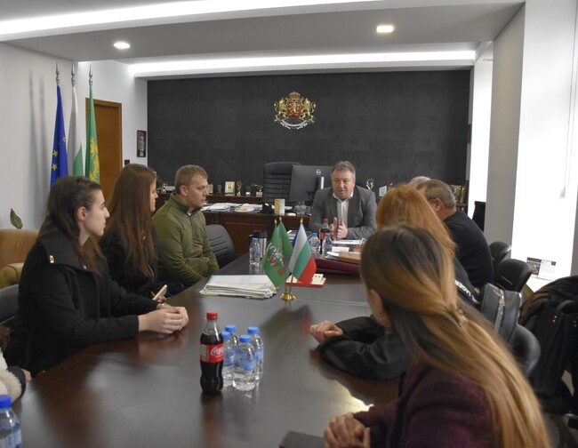 Първите студенти от Шуменския университет започнаха практиката си в Община Шумен