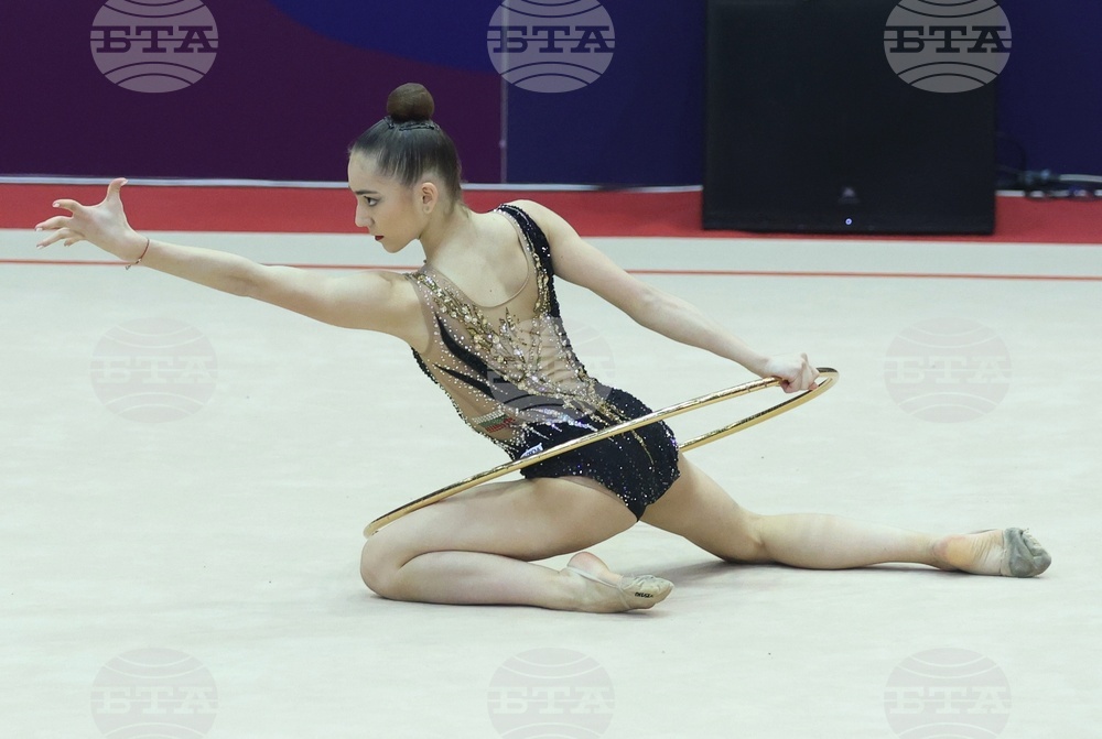 Никол Тодорова заема 14-о място след първите два уреда в многобоя на Световната купа по художествена гимнастика в Ташкент, Ева Брезалиева е 28-а