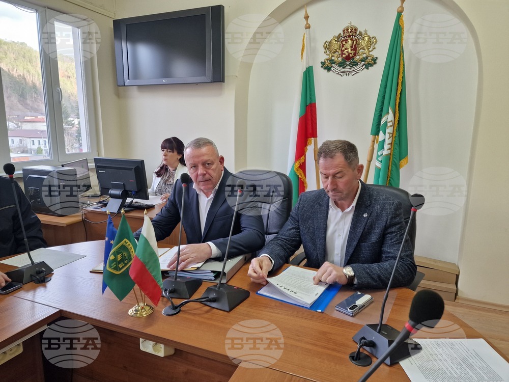 Депото за битови отпадъци в Мадан работи, капацитетът му е за още 6-7 месеца, каза кметът Фахри Молайсенов 