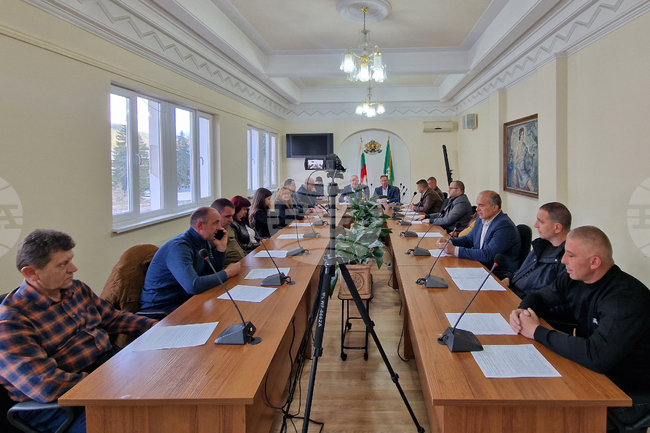 Общински съвет - Мадан гласува финансово подпомагане на трима абитуриенти 