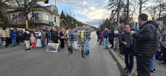 Жители на "Княжево" протестират с искане за спазване на ограничението на скоростта по бул. ,,Цар Борис III“