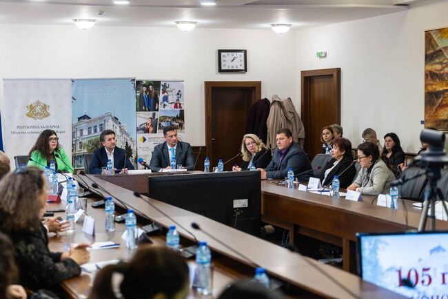 Tourism Minister Meets with Businesses in Preparation for Summer Season