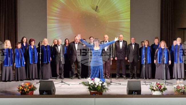 Смесен хор „Априлов-Палаузов“ Габрово отбеляза 75 години от създаването си с юбилеен гала концерт