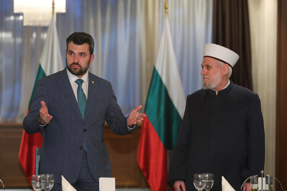 Георг Георгиев пред посланиците на арабските държави в София: Свещеният мюсюлмански месец Рамадан напомня за стойността на диалога, сътрудничеството и споделената отговорност за изграждането на един по-мирен и проспериращ свят