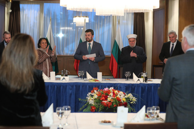 Foreign Minister Hosts Ambassadors of Arab Countries Accredited in Sofia for Iftar
