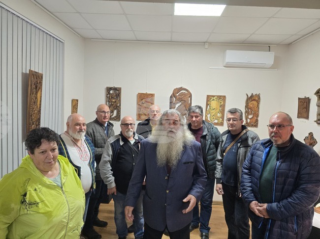 Изложбата „Дървото и длетото“ в Плевен е първа изява за национално сдружение „Дърворезбари БГ“