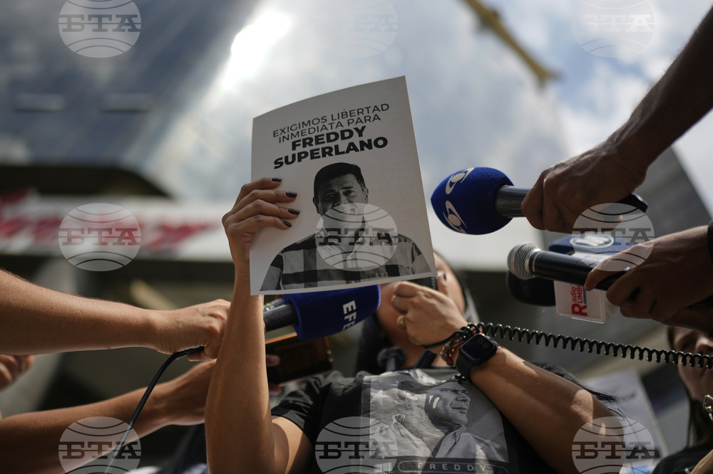 Електронната гривна на венецуелски опозиционен активист бе свалена