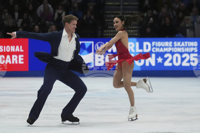 Двукратните световни шампиони Мадисън Чок и Ивън Бейтс поведоха при танцовите двойки на шампионата на планетата по фигурно пързаляне в Бостън