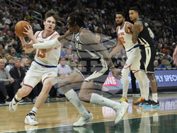 Knicks Bucks Basketball