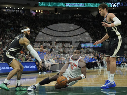 Knicks Bucks Basketball