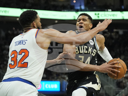 Knicks Bucks Basketball