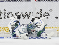 Canucks Blue Jackets Hockey