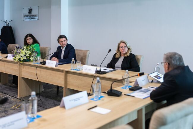 Министър Мирослав Боршош обсъди подготовката за летния сезон с представители на туристическия сектор в Златни пясъци 