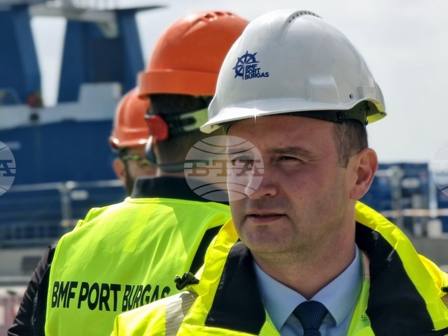 Газовите компресори в хранилище "Чирен" вече са поставени, съобщи министърът на енергетиката 