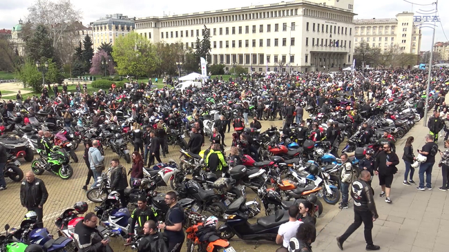 Спазването на закона е това, което ни дава пълната свобода, казаха мотористите при откриването на мотосезон 2025 в София