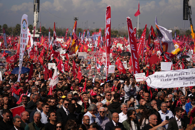 Пореден многолюден митинг на основната турска опозиционна партия НРП се състоя в община Бейликдюзю в Истанбул