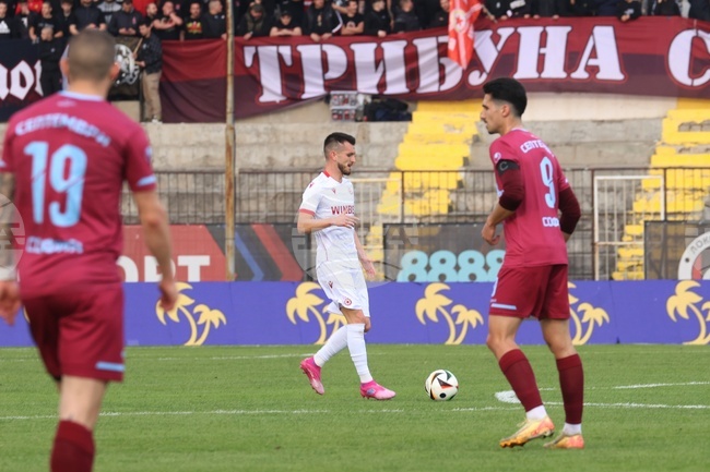 Септември спечели минимална победа срещу десетима от Локомотив (София) и изпрати ЦСКА на дъното в efbet Лига