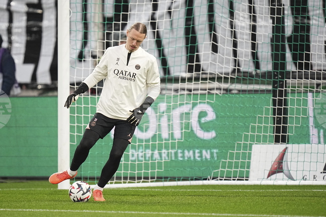 Енрике за фрактурата на Сафонов: „Той има силен характер, ще се възстанови по-бързо от обикновено“