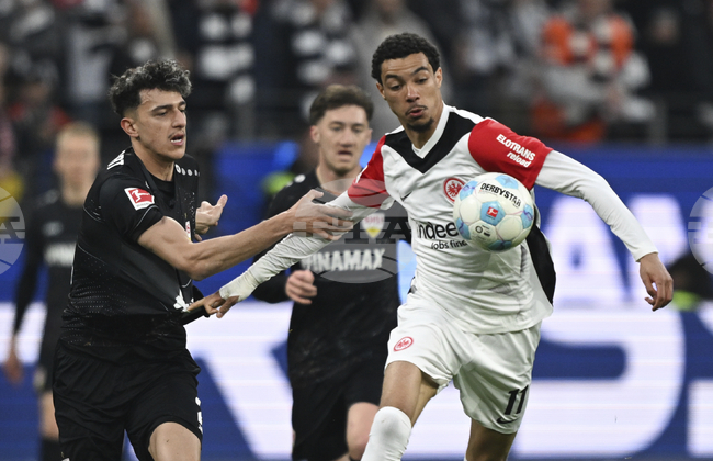 Нюкасъл прави офанзива да купи нападателя на Айнтрахт Франкфурт Юго Екитике 