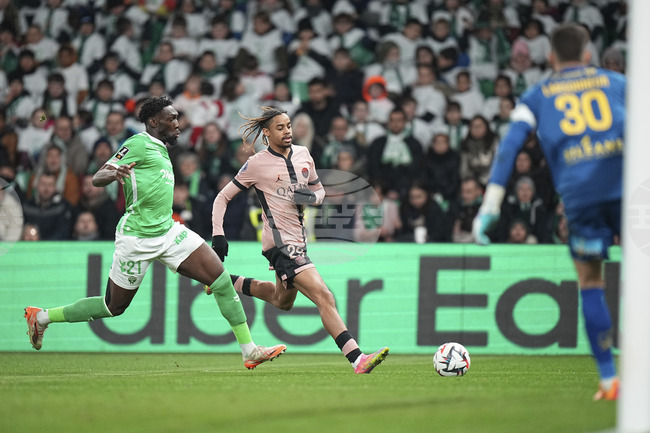 Треньорът на ПСЖ Луис Енрике иска да предпази играчите си от еуфорията