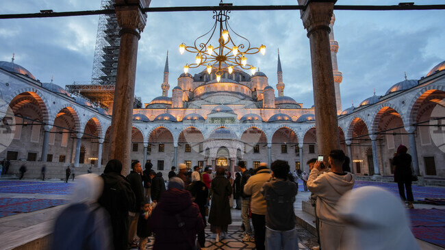 86-милионна Турция отбелязва свещения месец на постите Рамазан