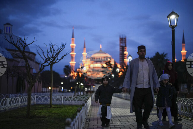 Турските курорти се препълниха, а големите градове затихнаха в първия ден на Курбан Байрам 
