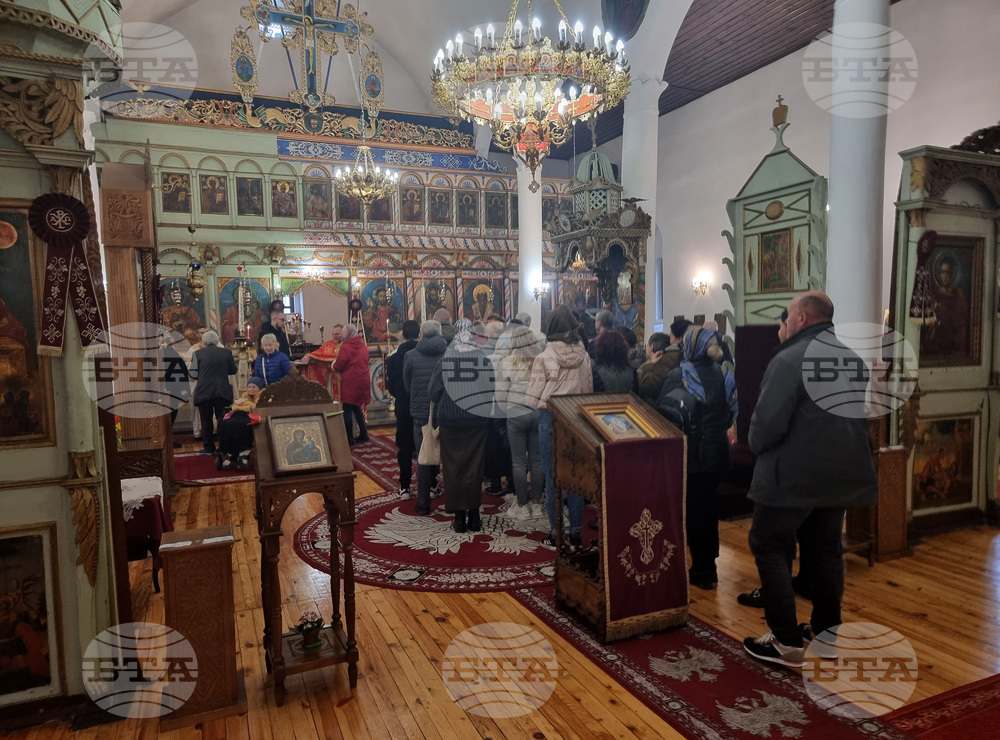 Кюстендил - храм „Свети вмчк Димитър Солунски“ - литургия