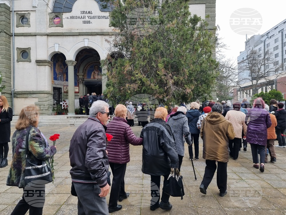 Стотици се сбогуваха със загиналия в Газа служител на ООН Марин Маринов в родния му град Ямбол