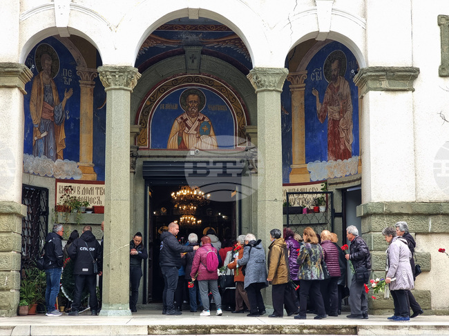 Изпращат в последния му път загиналия в Газа служител на ООН Марин Маринов в родния му град Ямбол