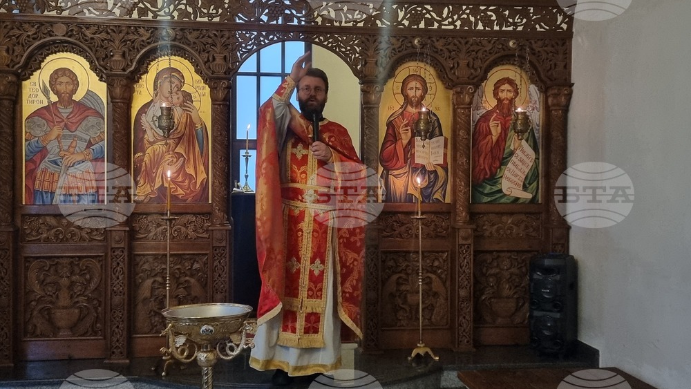 За съвременното лицемерие „да се служи на двама господари“ говори в неделната си проповед отец Иван Марински в Смолян