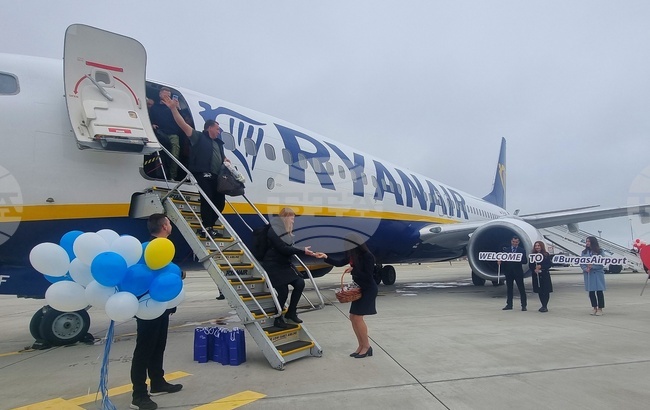 На бургаското летище беше посрещнат първият за сезона полет с туристи
