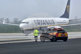 Бургас - летище - първи полет - туристи - посрещане