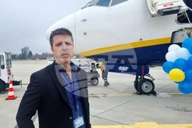 Бургас - летище - първи полет - туристи - посрещане