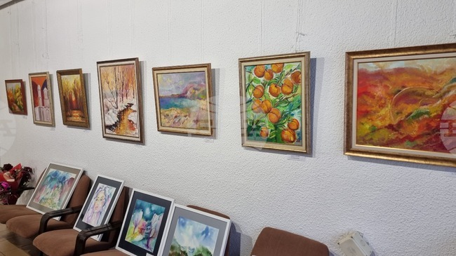 Изложба „Светове“ на Станка Денева и Цонка Дурева е подредена в зала „Петър Стайков“ в Смолян