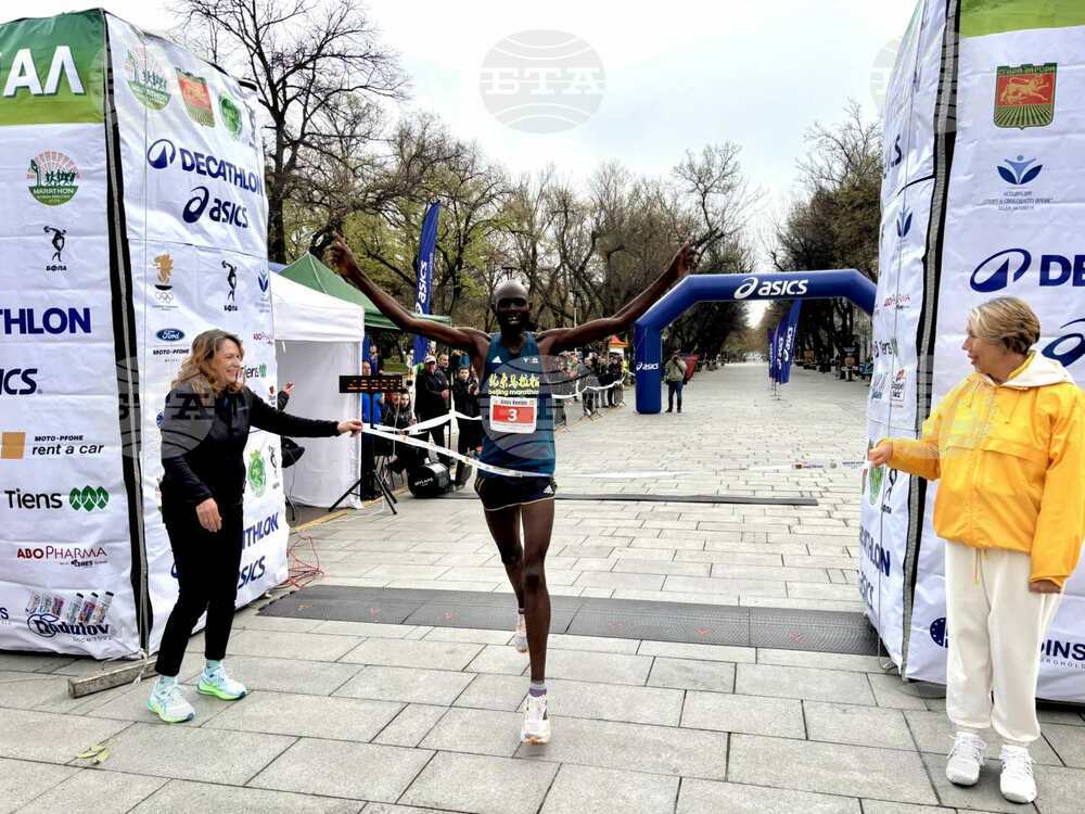 Кенийци триумфираха в юбилейния Маратон Стара Загора, Исмаил Сенанджи и Маринела Нинева са държавни шампиони на полумаратон