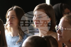 Интеграционен, културен и образователен център за деца бежанци и мигранти „Отворени обятия“ - проект за изграждане