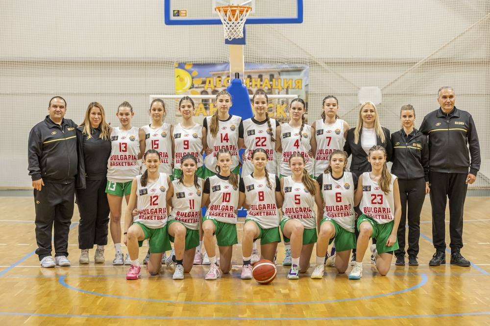 Националните отбори на България за момчета и момичета постигнаха победи в последните си мачове на турнира в Сандански