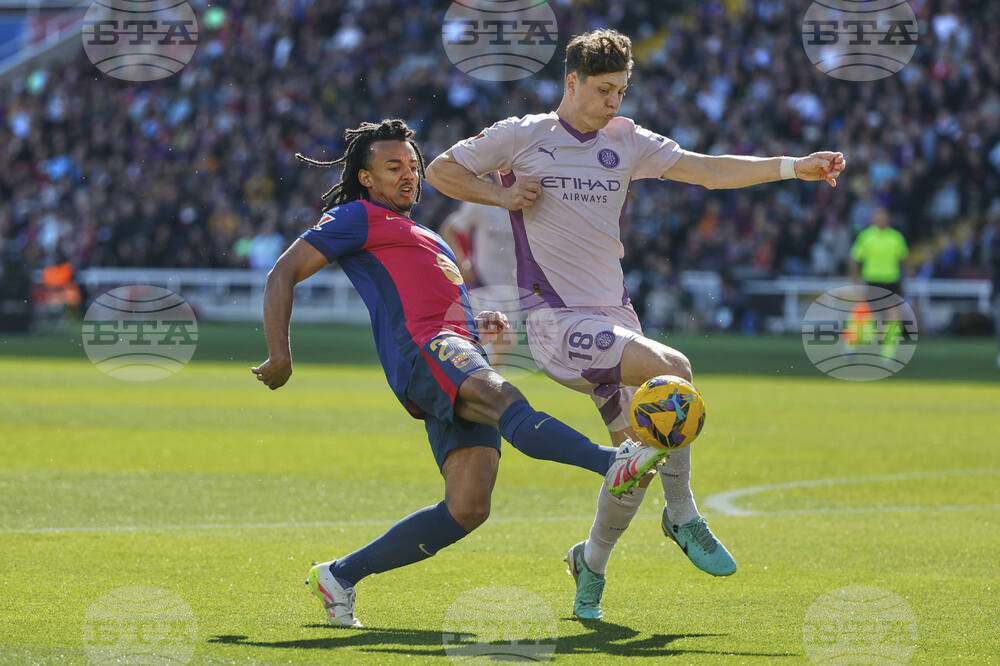 Уулвърхямптън ще подпише със защитника на Жирона Крейчи