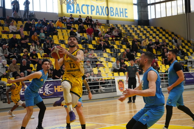 Баскетболният Миньор 2015 надви Левски, Берое се справи с Шумен в първите мачове от квалификациите за Купата на България