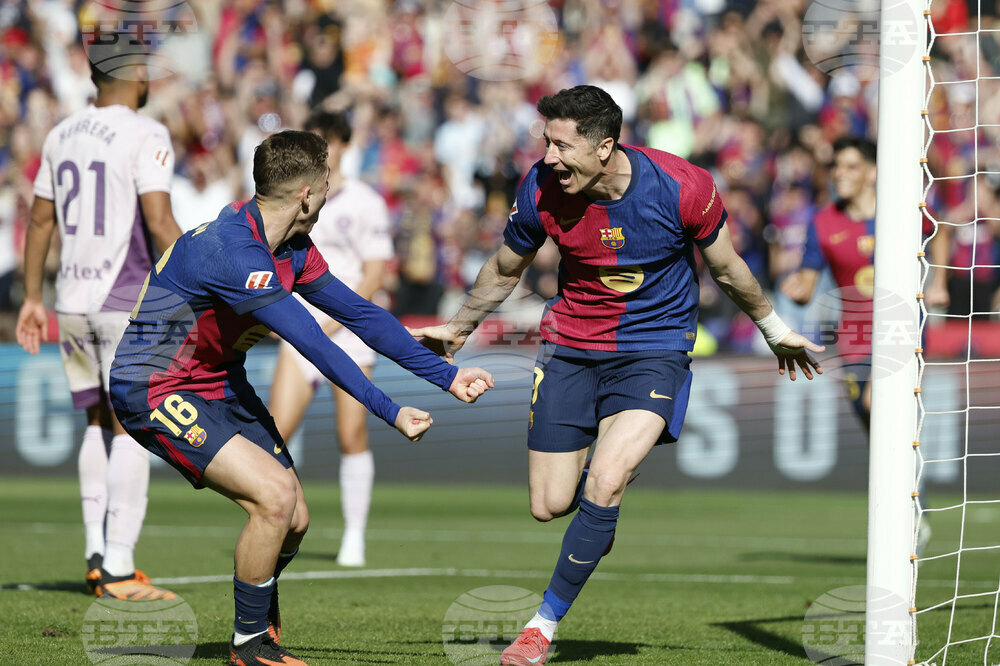 С два гола на Роберт Левандовски Барселона се наложи над Жирона и оглави класирането в Ла Лига