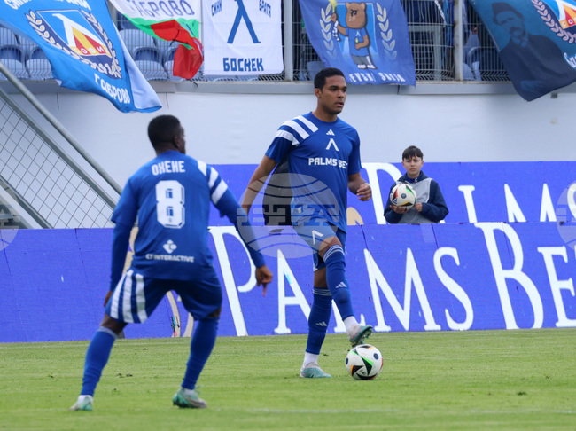 Сериозен интерес от чужбина към защитник на Левски