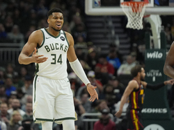 Hawks Bucks Basketball
