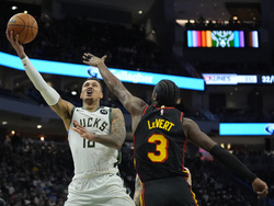 Hawks Bucks Basketball