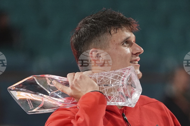 19-годишен чех спря Новак Джокович за титла номер 100 