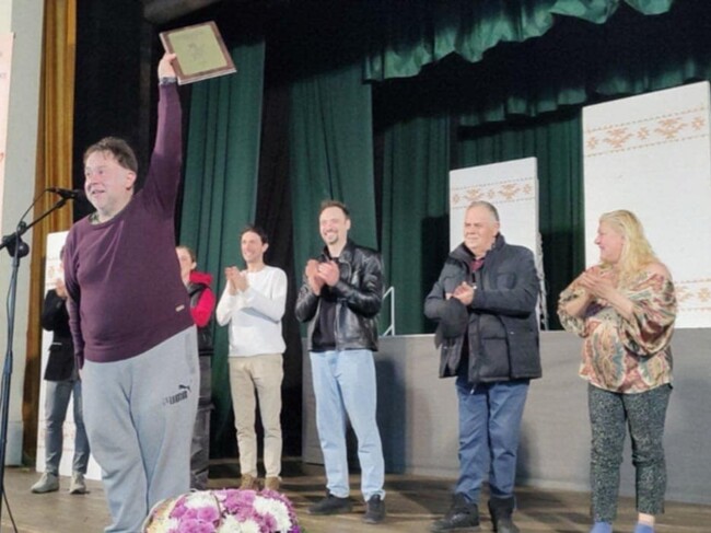 Kомедията „Неделя сутрин“ е носител на голямата награда във Втория национален фестивал на комедийните спектакли „Чудото“ 