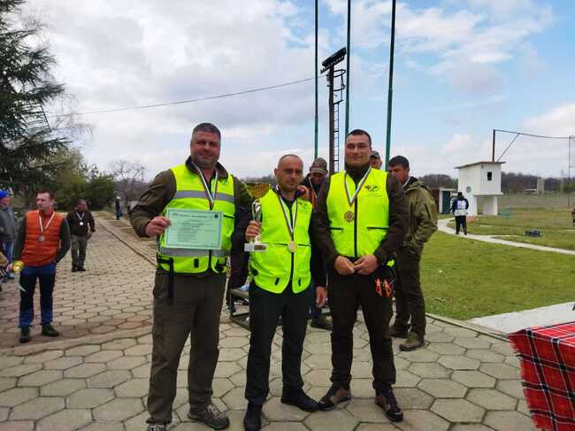 Отборът на Североизточното държавно предприятие по стрелба с гладкоцевно оръжие се класира на първо място на стрелбището край село Труд