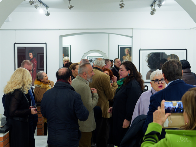 Изложба „В очите на жената“ на Адриана Янкулова бе открита в Българския културен институт в Рим 